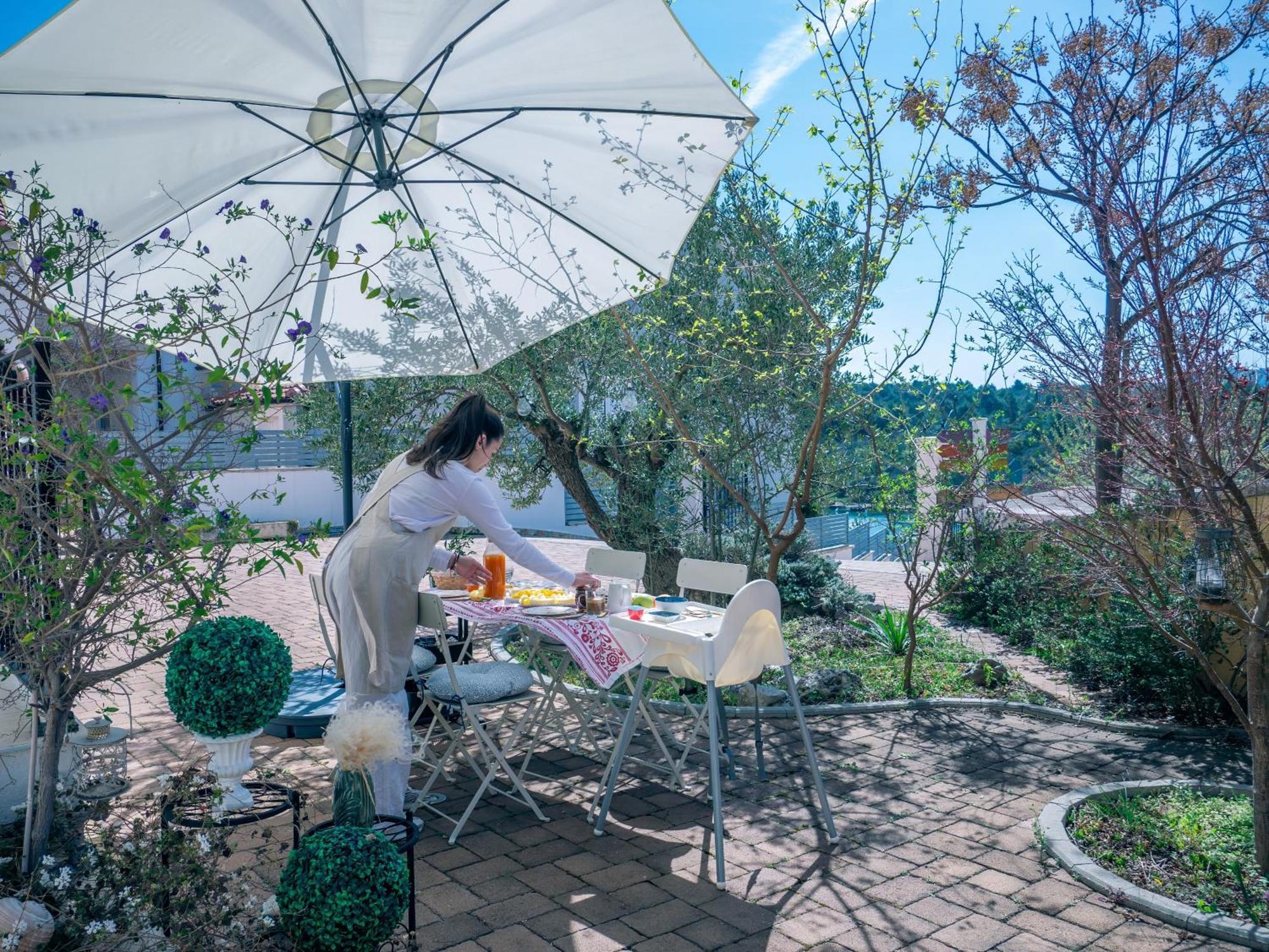 The Residence Bilice Bagian luar foto