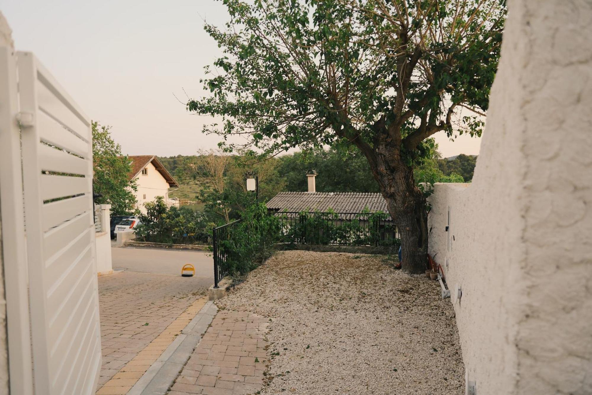 The Residence Bilice Bagian luar foto